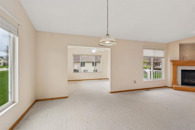 6030 Pinewood Court, Johnston, IA 50131