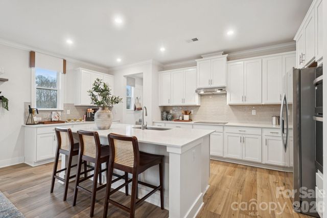 208 E Warfield Drive, Mooresville, NC 28115