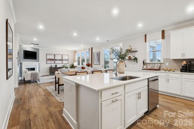 208 E Warfield Drive, Mooresville, NC 28115