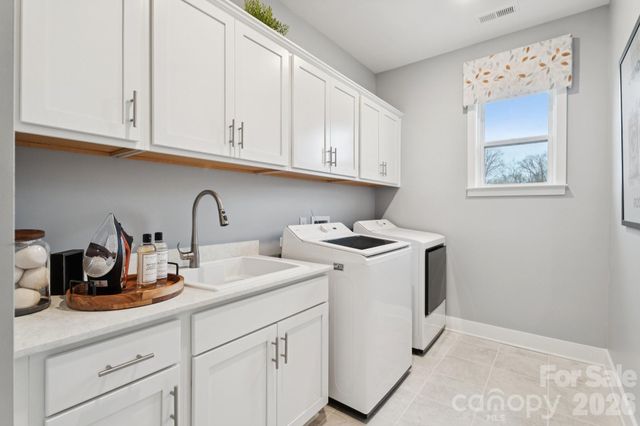 208 E Warfield Drive, Mooresville, NC 28115