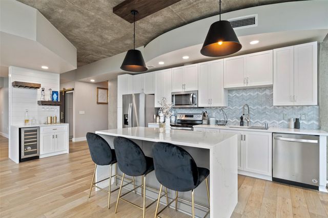 360 Nueces ST 3702, Austin, TX 78701