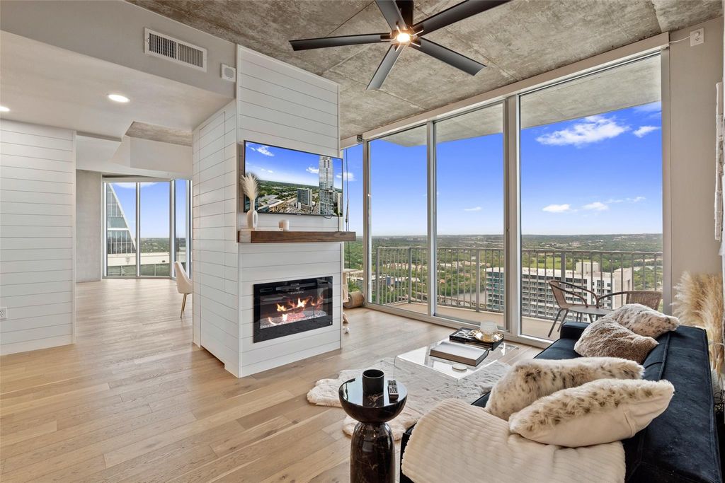 360 Nueces ST 3702, Austin, TX 78701