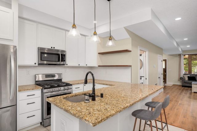 206 Robie Street W, Saint Paul, MN 55107