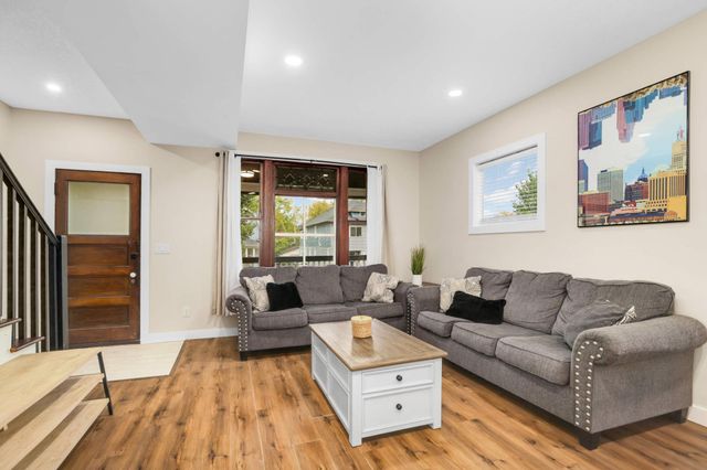 206 Robie Street W, Saint Paul, MN 55107