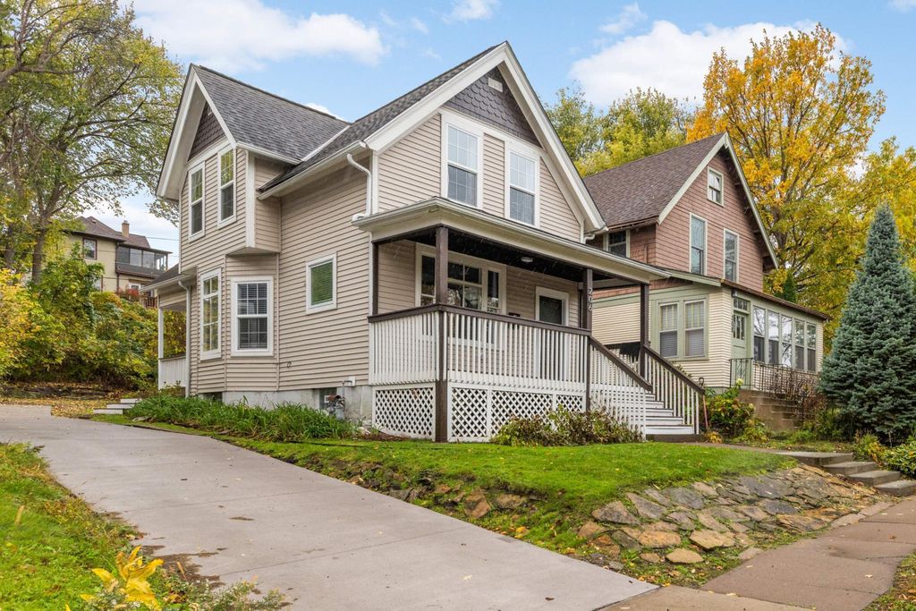 206 Robie Street W, Saint Paul, MN 55107