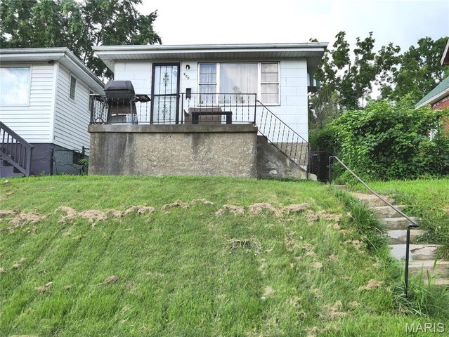 900 Harlan Avenue, St Louis, MO 63147