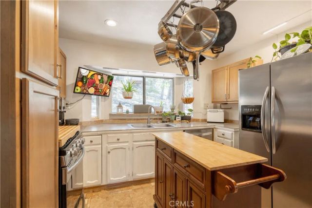 583 Arbula Drive, Crestline, CA 92325