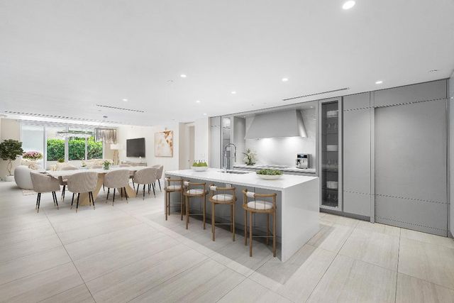 200 SE Mizner Boulevard 209, Boca Raton, FL 33432