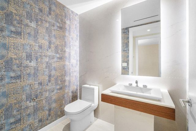 200 SE Mizner Boulevard 209, Boca Raton, FL 33432