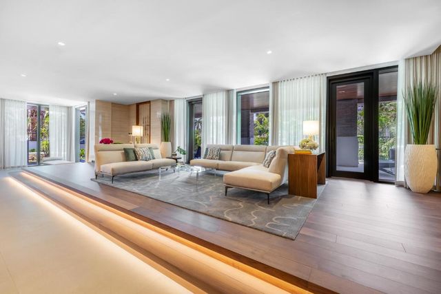 200 SE Mizner Boulevard 209, Boca Raton, FL 33432