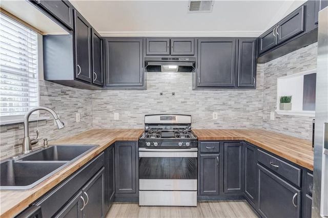 865 Stonebridge Park Circle, Lithonia, GA 30058