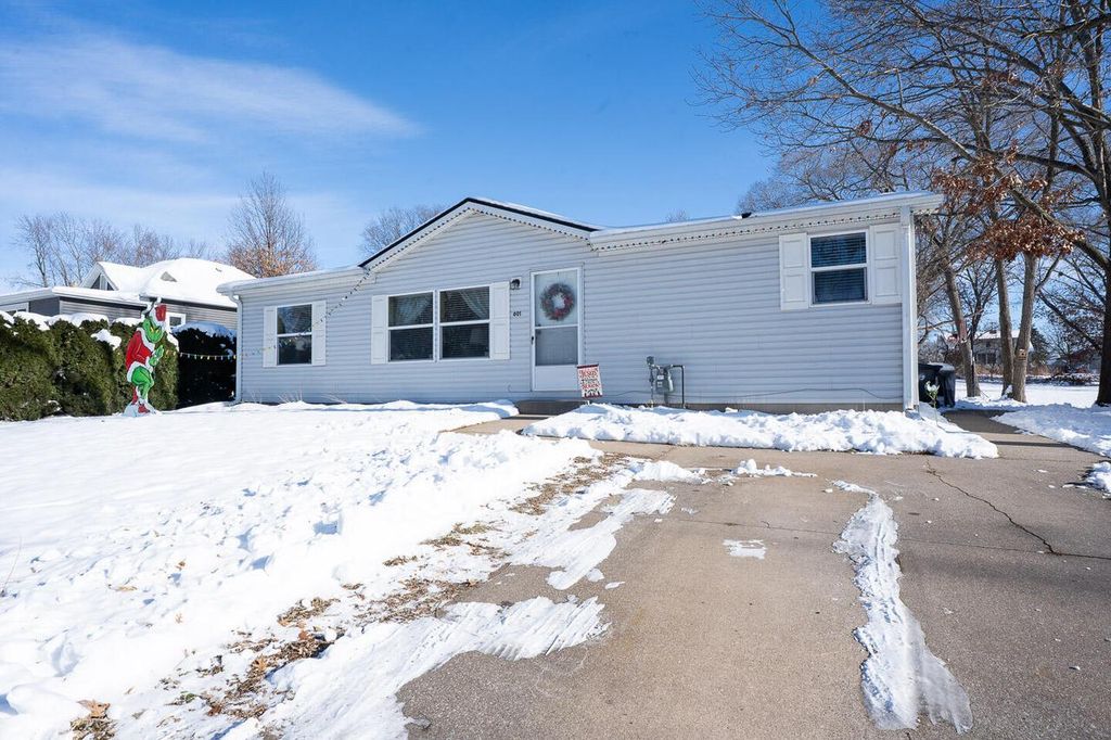 601 Oak AVENUE S, Onalaska, WI 54650