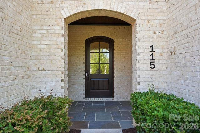 115 Thorncote Place, Charlotte, NC 28226