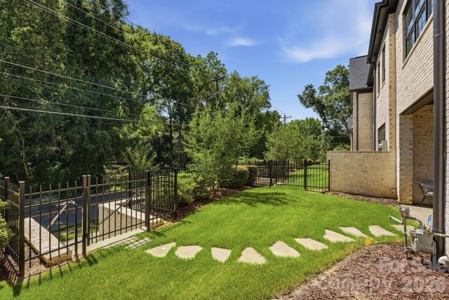 115 Thorncote Place, Charlotte, NC 28226
