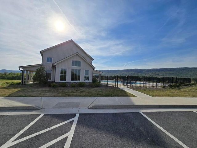 102 Pinnacle Point Drive, Dunlap, TN 37327