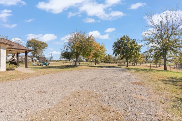 1013 Highland Road, Cleburne, TX 76033