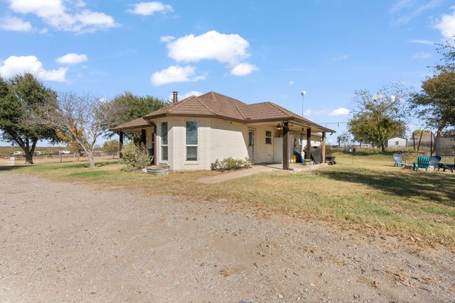 1013 Highland Road, Cleburne, TX 76033