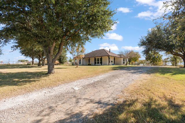1013 Highland Road, Cleburne, TX 76033