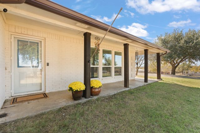 1013 Highland Road, Cleburne, TX 76033