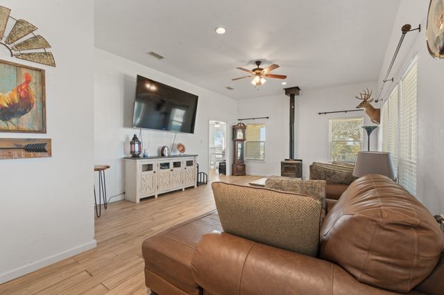 1013 Highland Road, Cleburne, TX 76033