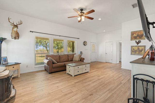 1013 Highland Road, Cleburne, TX 76033