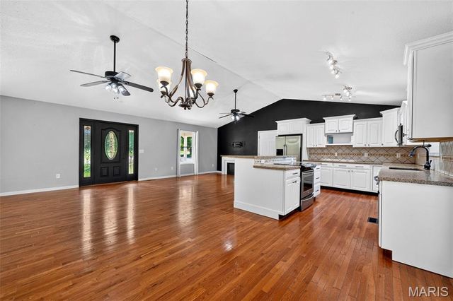 9536 Three Oaks Ln, Bloomsdale, MO 63627