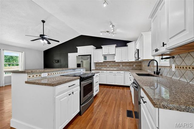 9536 Three Oaks Ln, Bloomsdale, MO 63627