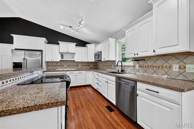 9536 Three Oaks Ln, Bloomsdale, MO 63627