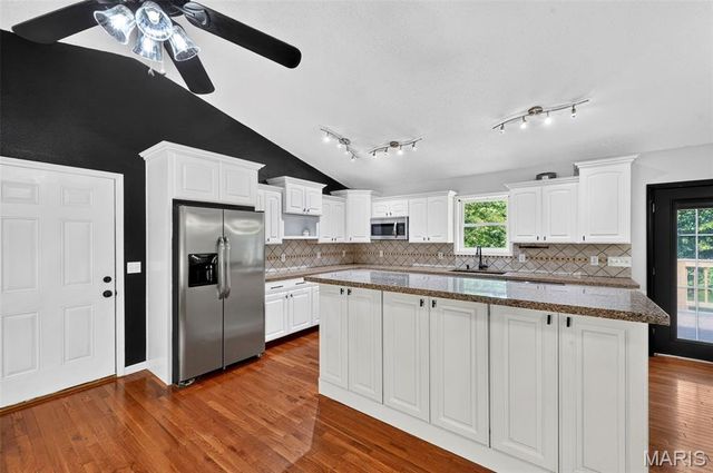 9536 Three Oaks Ln, Bloomsdale, MO 63627
