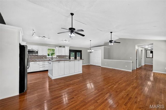 9536 Three Oaks Ln, Bloomsdale, MO 63627
