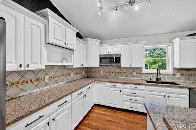 9536 Three Oaks Ln, Bloomsdale, MO 63627