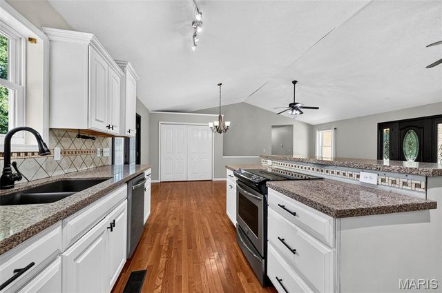 9536 Three Oaks Ln, Bloomsdale, MO 63627