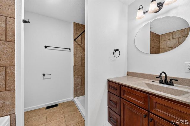 9536 Three Oaks Ln, Bloomsdale, MO 63627