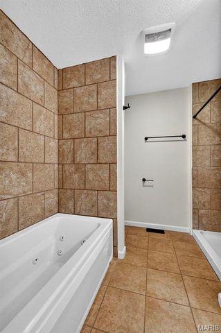 9536 Three Oaks Ln, Bloomsdale, MO 63627