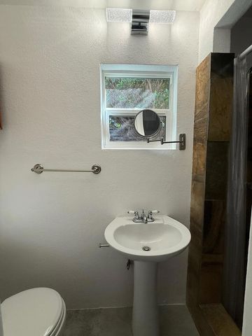 690 S Calle Palo Fierro, Palm Springs, CA 92264