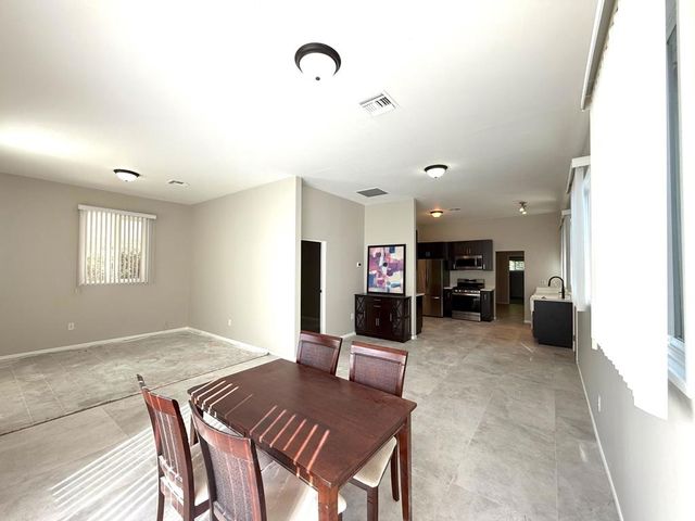 690 S Calle Palo Fierro, Palm Springs, CA 92264