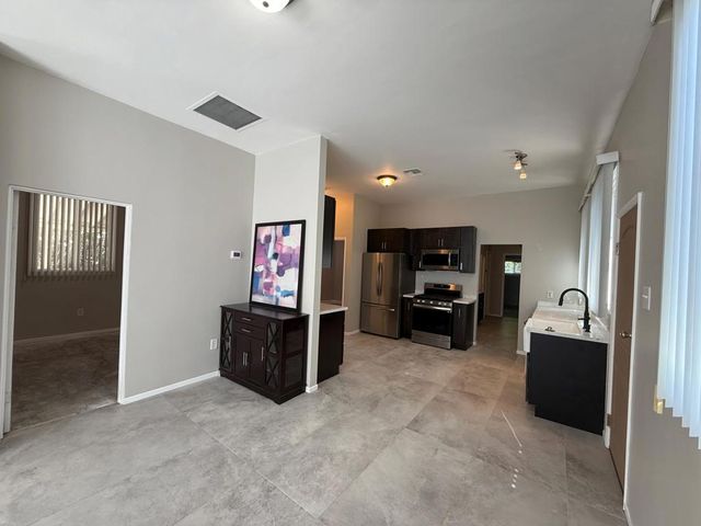 690 S Calle Palo Fierro, Palm Springs, CA 92264