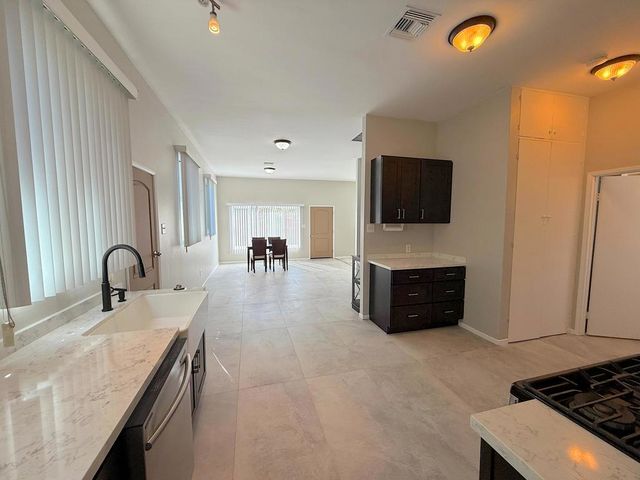 690 S Calle Palo Fierro, Palm Springs, CA 92264