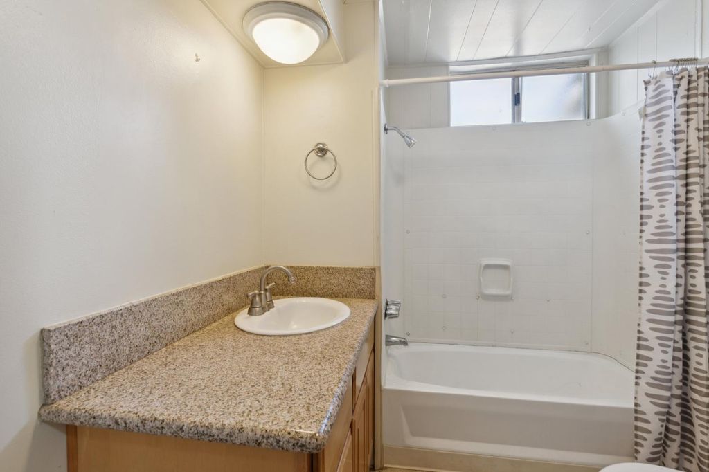 Image 11 of property listing at 9360 N Blackstone Avenue # 141, Fresno, CA 93720