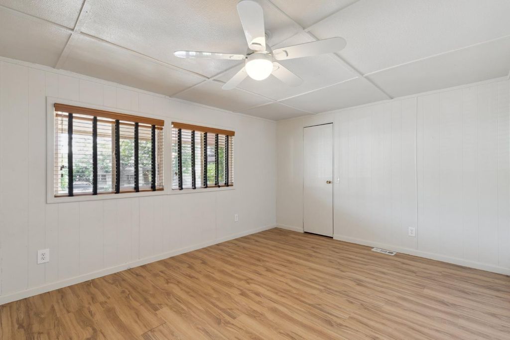 Image 12 of property listing at 9360 N Blackstone Avenue # 141, Fresno, CA 93720