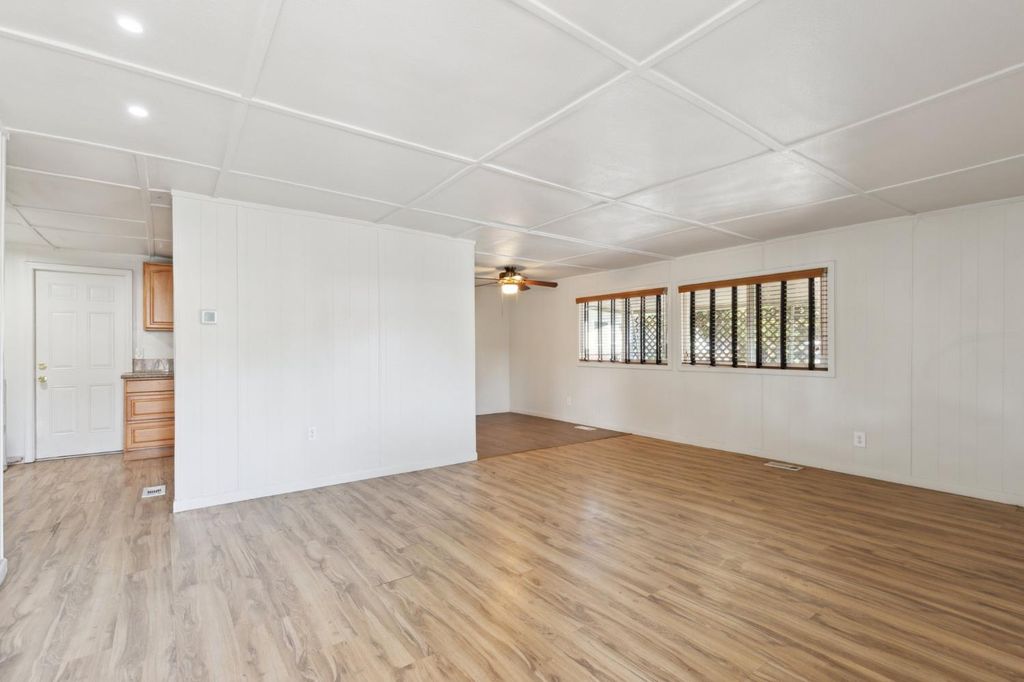 Image 3 of property listing at 9360 N Blackstone Avenue # 141, Fresno, CA 93720