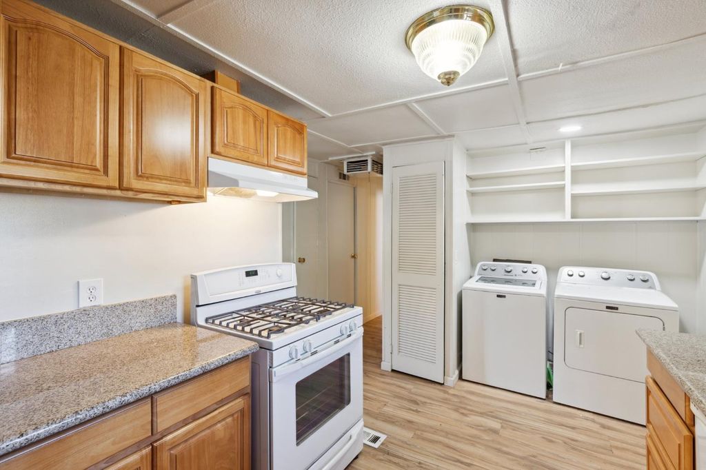 Image 7 of property listing at 9360 N Blackstone Avenue # 141, Fresno, CA 93720