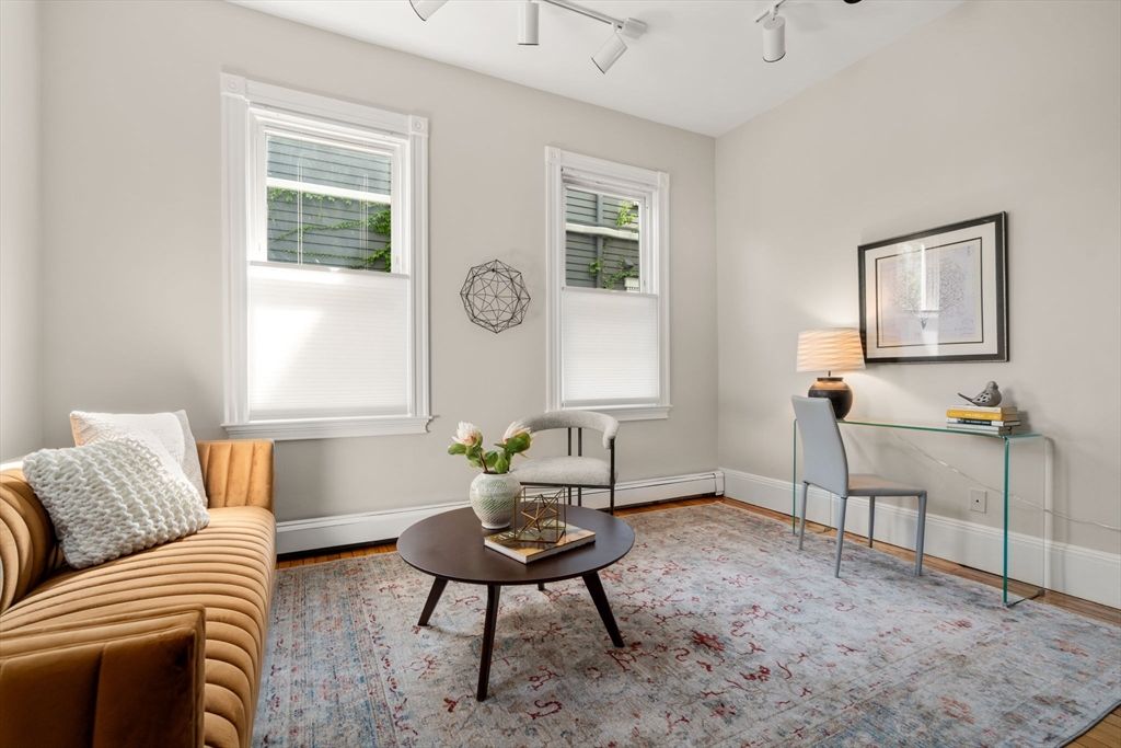 392 Norfolk St 1, Cambridge, MA 02139