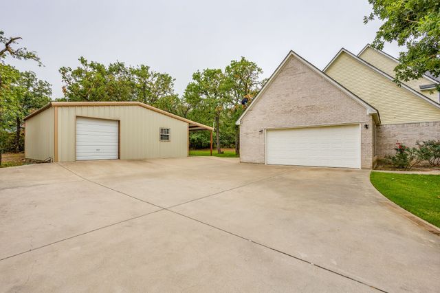 263 Oak Creek Circle, Springtown, TX 76082