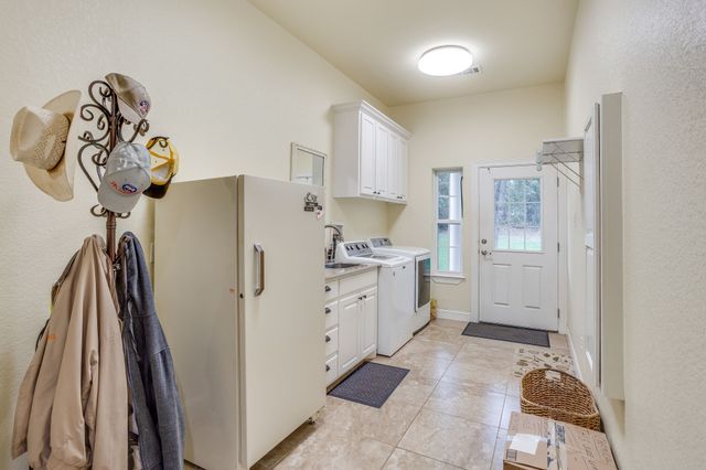 263 Oak Creek Circle, Springtown, TX 76082