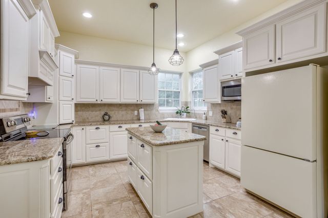 263 Oak Creek Circle, Springtown, TX 76082