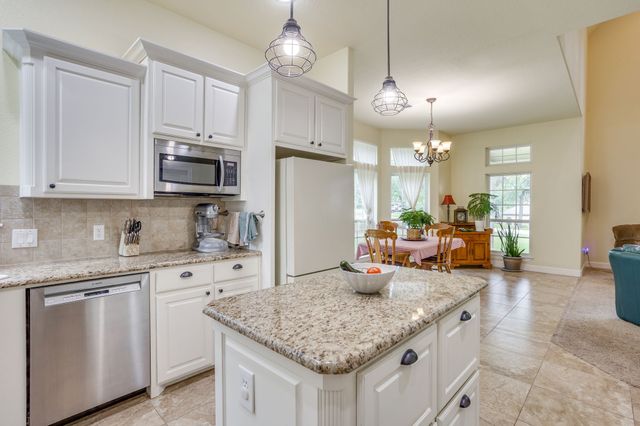 263 Oak Creek Circle, Springtown, TX 76082