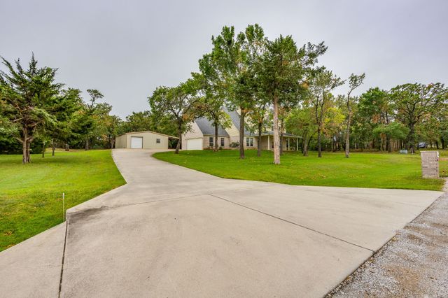 263 Oak Creek Circle, Springtown, TX 76082