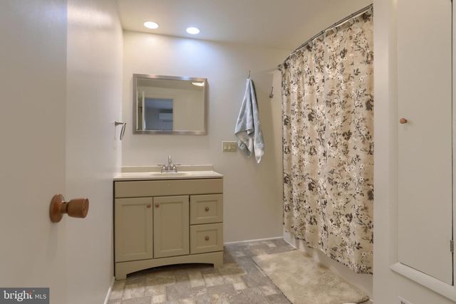 950 N MILL ST, Lebanon, PA 17046