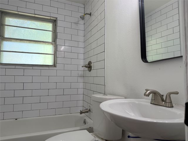 2800 W Fuller Avenue, Fort Worth, TX 76133